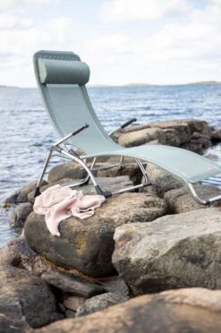 FIAM Neckroll Amigo/Samba, Sage Green -Sagaform Shop fiam neckroll amigo samba 2