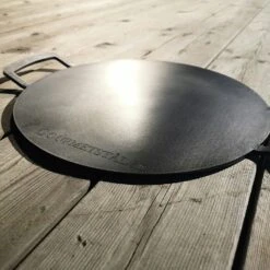 Steel Griddle Round With Handle, 33 Cm 9 Steel Griddle Round With Handle, 33 Cm -Sagaform Shop gourmetstal steel griddle round with handle 3