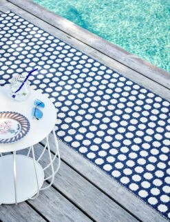 Noa Rug Dark Blue / Vanilla / Warm Grey, 50x70 Cm -Sagaform Shop pappelina noa rug dark blue vanilla warm grey 0 4