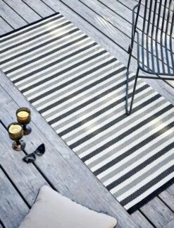 Teo Rug Warm Grey / Charcoal / Vanilla, 140x200 Cm -Sagaform Shop pappelina teo rug warm grey charcoal vanilla 2 1